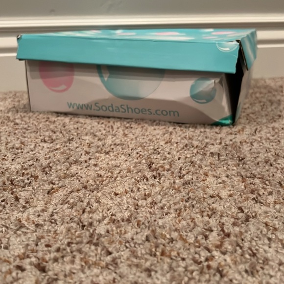 Brown ankle boots from Soda. Size 7.5 heel is 2.5 - Picture 10 of 10